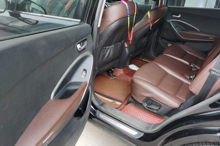 Used Hyundai Grand SantaFe 2015 2.0T 7-Seater Two-Wheel Drive Leading Edition Left Rear Seat