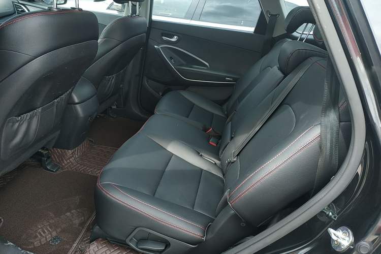 Used Hyundai Grand SantaFe 2015 2.2T 7-Seater Two-Wheel-Drive Zhi Ling Limited Edition Left Rear Seat
