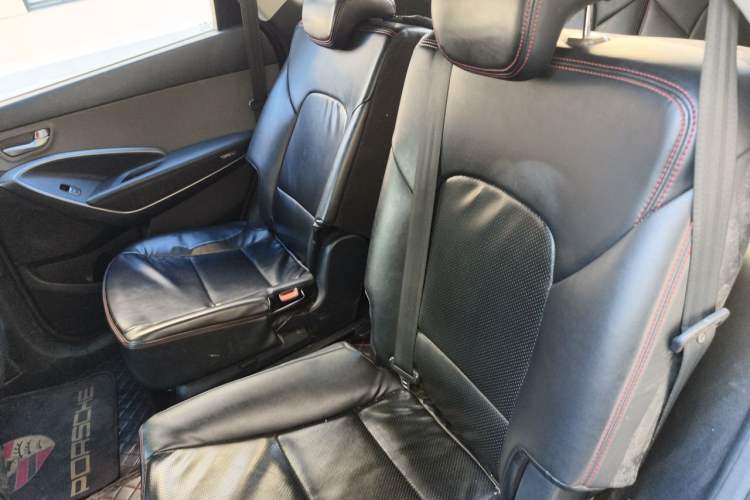 Used Hyundai Grand SantaFe 2015 2.0T 7-Seater Two-Wheel Drive Leading Edition Left Rear Seat