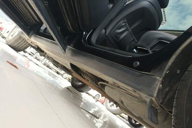 Used Hyundai Grand SantaFe 2015 2.2T 7-Seater Two-Wheel-Drive Zhi Ling Limited Edition Left Side Sill