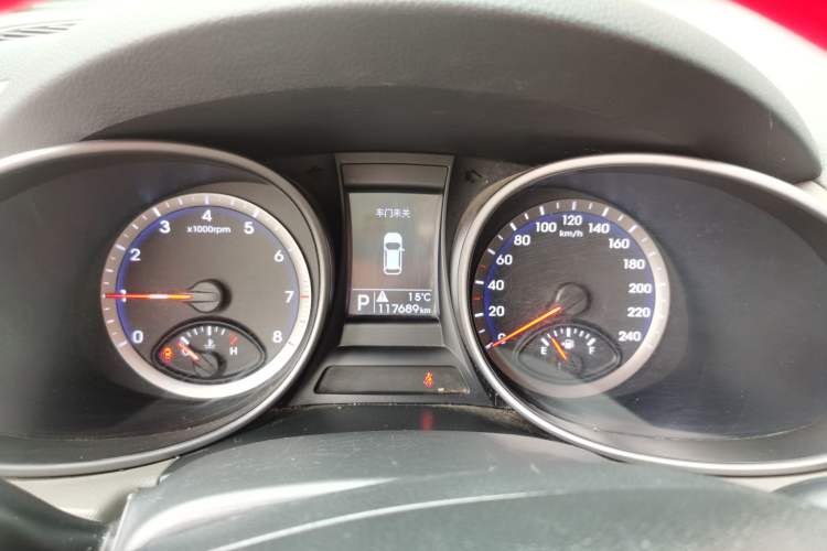 Used Hyundai Grand SantaFe 2015 2.0T 7-Seater Two-Wheel Drive Leading Edition Odometer Close Up