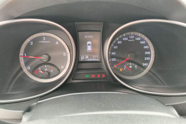 Used Hyundai Grand SantaFe 2015 2.2T 7-Seater Two-Wheel-Drive Zhi Ling Limited Edition Odometer Close Up