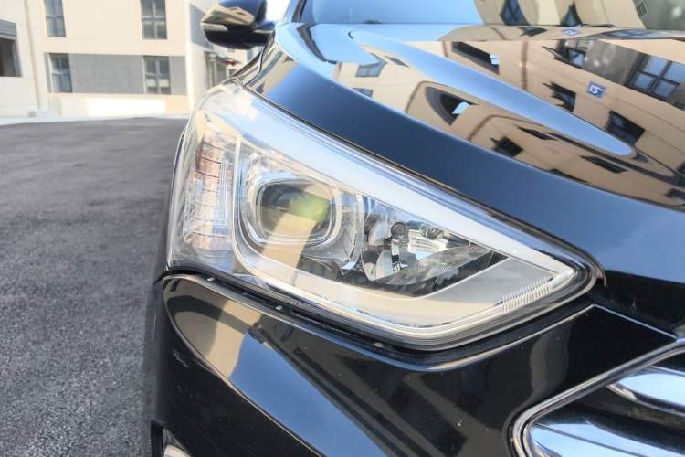 Used Hyundai Grand SantaFe 2015 2.0T 7-Seater Two-Wheel Drive Leading Edition Right Front Headlight