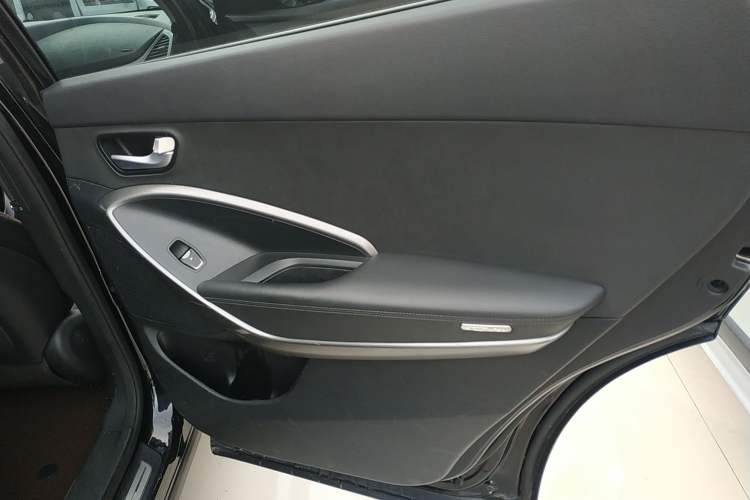 Used Hyundai Grand SantaFe 2015 2.2T 7-Seater Two-Wheel-Drive Zhi Ling Limited Edition Right Rear Door Interior