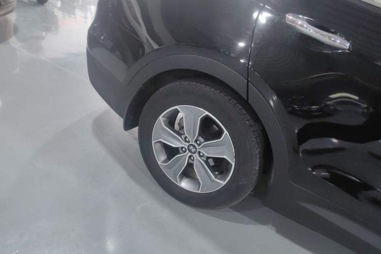 Used Hyundai Grand SantaFe 2015 2.0T 7-Seater Two-Wheel Drive Leading Edition Right Rear Wheel Hub