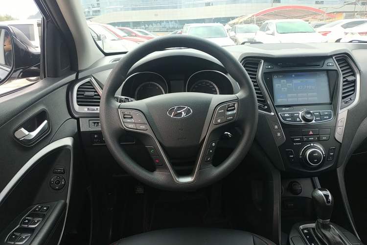 Used Hyundai Grand SantaFe 2015 2.2T 7-Seater Two-Wheel-Drive Zhi Ling Limited Edition Steering Wheel