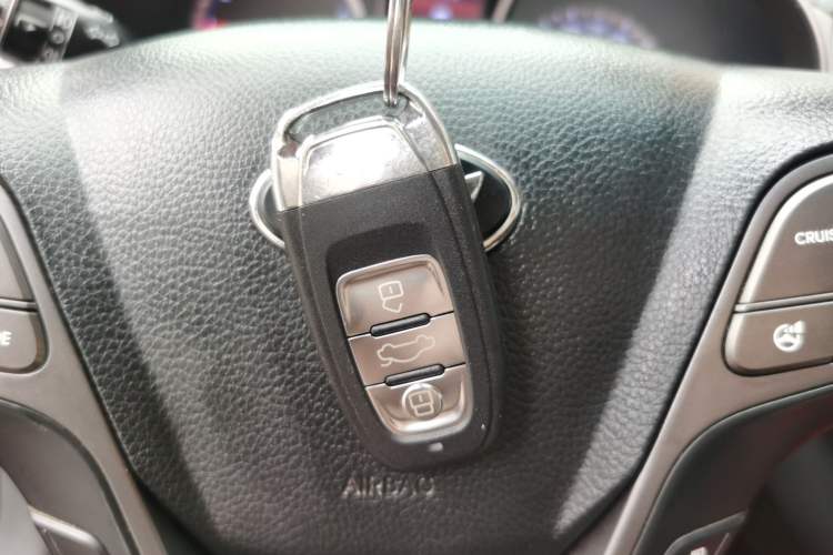 Used Hyundai Grand SantaFe 2015 2.0T 7-Seater Two-Wheel Drive Leading Edition Vehicle Key
