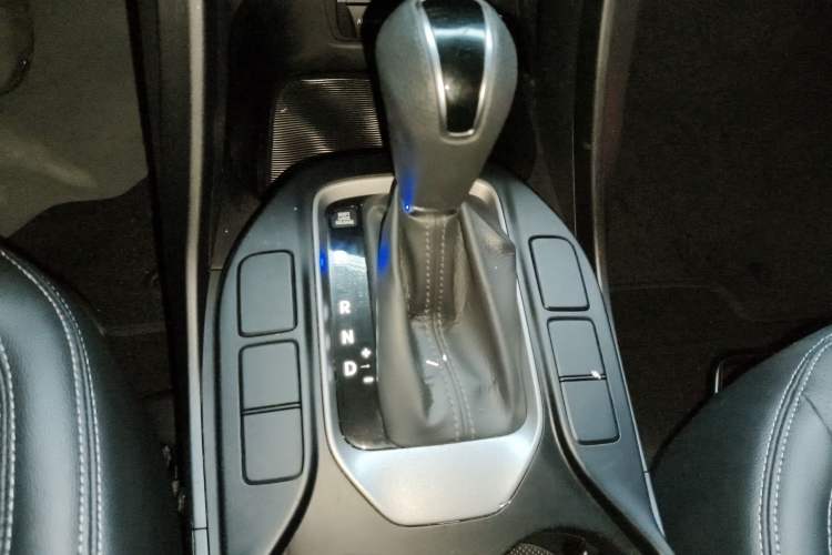 Used Hyundai Grand SantaFe 2015 2.2T 7-Seater Two-Wheel-Drive Zhi Ling Limited Edition Gear Lever