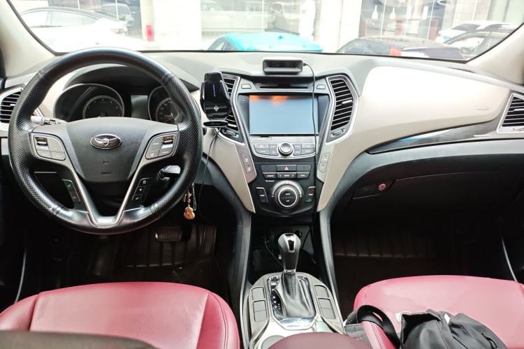 Used Hyundai Grand SantaFe 2015 2.0T 7-Seater Two-Wheel Drive Leading Edition Center Console