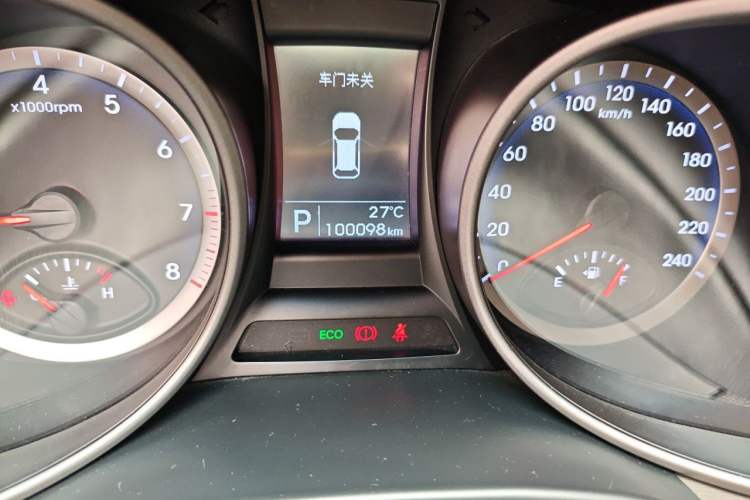 Used Hyundai Grand SantaFe 2015 2.0T 7-Seater Two-Wheel Drive Leading Edition Odometer Close Up
