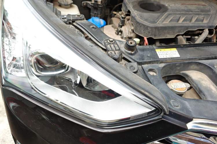 Used Hyundai Grand SantaFe 2015 2.0T 7-Seater Two-Wheel Drive Leading Edition Right Front Headlight