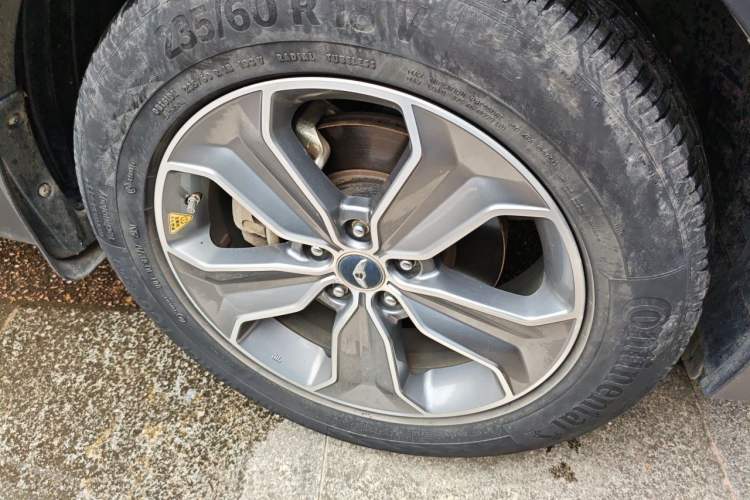 Used Hyundai Grand SantaFe 2015 2.0T 7-Seater Two-Wheel Drive Leading Edition Right Front Wheel Hub
