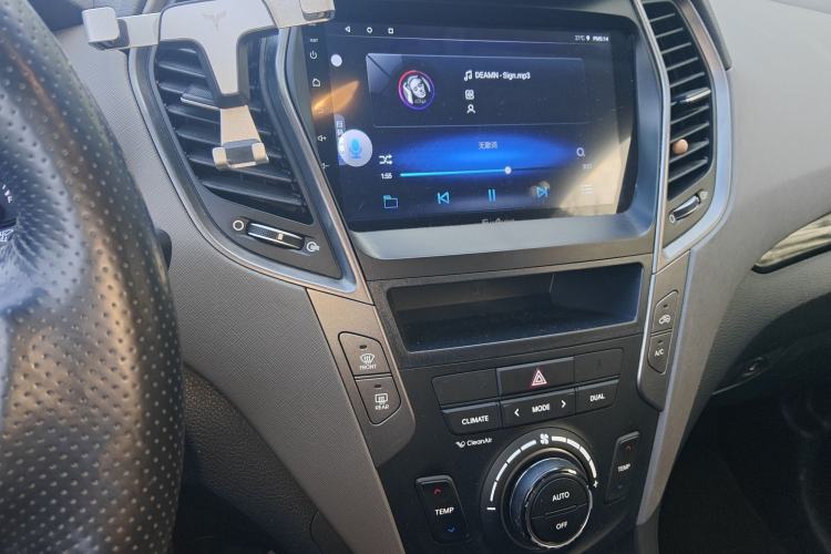 Used Hyundai Grand SantaFe 2015 2.2T 7-Seater Two-Wheel-Drive Zhi Ling Limited Edition Audio And AC Panel