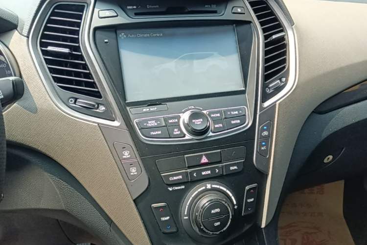 Used Hyundai Grand SantaFe 2015 2.0T 7-Seater Two-Wheel Drive Leading Edition Audio And AC Panel