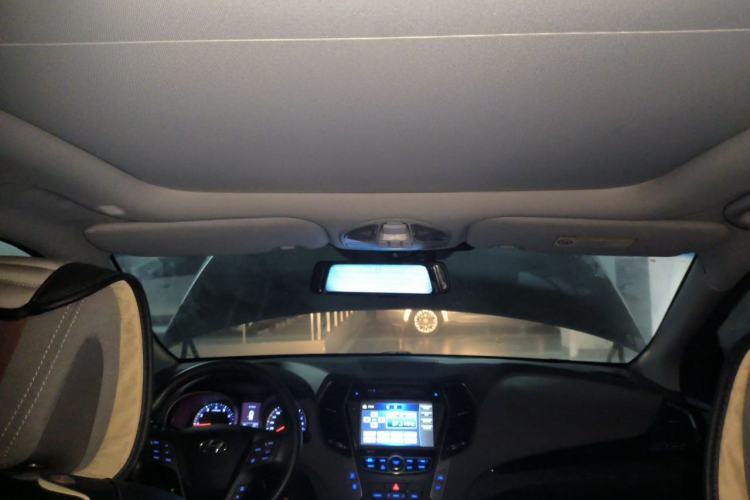 Used Hyundai Grand SantaFe 2015 2.0T 7-Seater Two-Wheel Drive Leading Edition Center Console