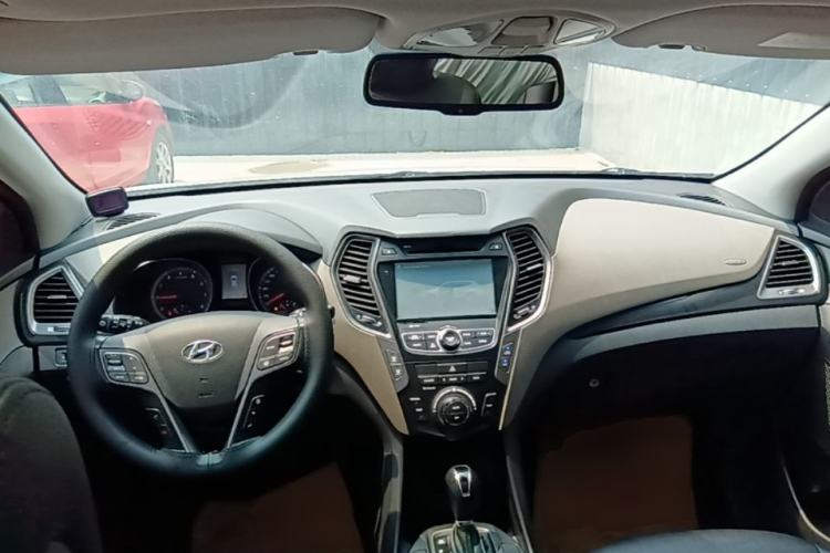 Used Hyundai Grand SantaFe 2015 2.0T 7-Seater Two-Wheel Drive Leading Edition Center Console
