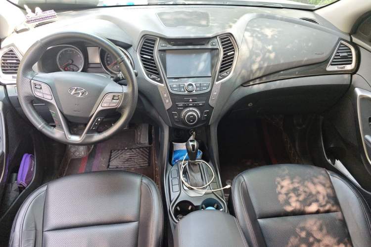 Used Hyundai Grand SantaFe 2015 2.0T 7-Seater Two-Wheel Drive Leading Edition Center Console