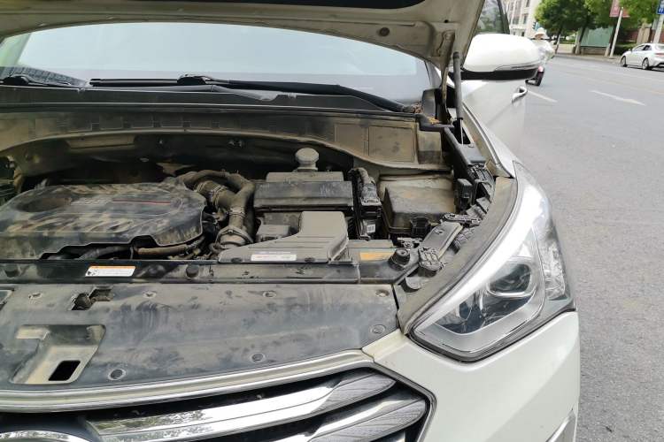 Used Hyundai Grand SantaFe 2015 2.0T 7-Seater Two-Wheel Drive Leading Edition Engine Bay Left
