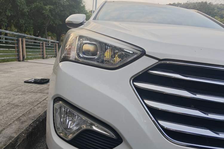 Used Hyundai Grand SantaFe 2015 2.2T 7-Seater Two-Wheel-Drive Zhi Ling Limited Edition Exterior 6