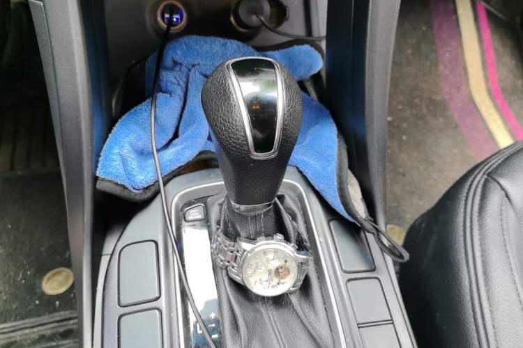 Used Hyundai Grand SantaFe 2015 2.0T 7-Seater Two-Wheel Drive Leading Edition Gear Lever