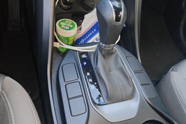 Used Hyundai Grand SantaFe 2015 2.2T 7-Seater Two-Wheel-Drive Zhi Ling Limited Edition Gear Lever