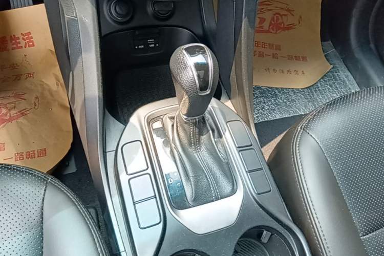 Used Hyundai Grand SantaFe 2015 2.0T 7-Seater Two-Wheel Drive Leading Edition Gear Lever