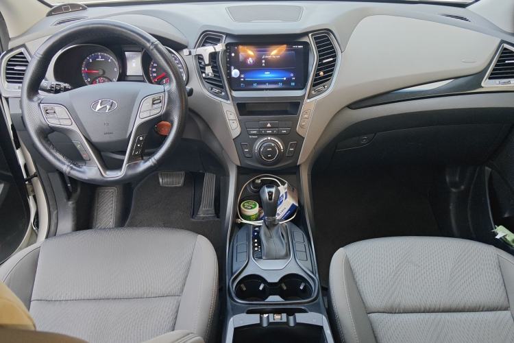 Used Hyundai Grand SantaFe 2015 2.2T 7-Seater Two-Wheel-Drive Zhi Ling Limited Edition Interior 2