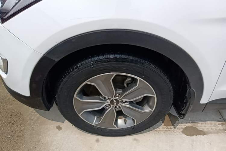 Used Hyundai Grand SantaFe 2015 2.0T 7-Seater Two-Wheel Drive Leading Edition Left Front Wheel Hub