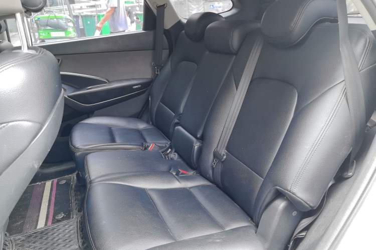 Used Hyundai Grand SantaFe 2015 2.0T 7-Seater Two-Wheel Drive Leading Edition Left Rear Seat