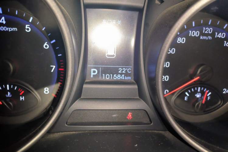 Used Hyundai Grand SantaFe 2015 2.0T 7-Seater Two-Wheel Drive Leading Edition Odometer Close Up