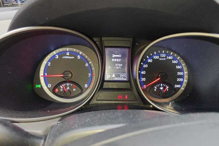 Used Hyundai Grand SantaFe 2015 2.0T 7-Seater Two-Wheel Drive Leading Edition Odometer Close Up