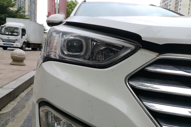 Used Hyundai Grand SantaFe 2015 2.0T 7-Seater Two-Wheel Drive Leading Edition Right Front Headlight