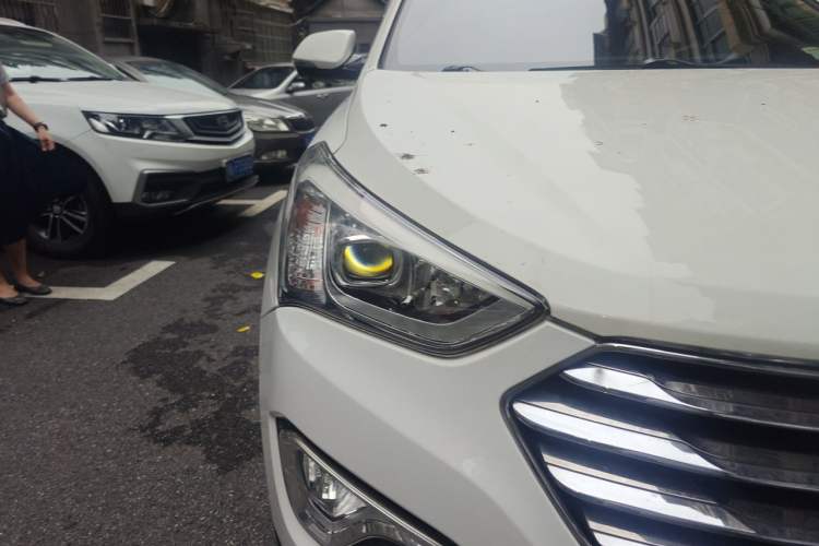Used Hyundai Grand SantaFe 2015 2.0T 7-Seater Two-Wheel Drive Leading Edition Right Front Headlight
