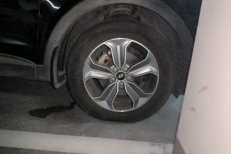 Used Hyundai Grand SantaFe 2015 2.0T 7-Seater Two-Wheel Drive Leading Edition Right Front Wheel Hub