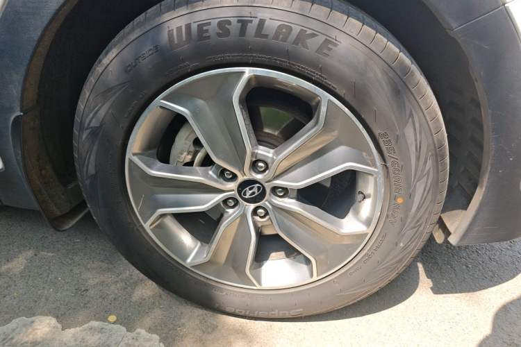 Used Hyundai Grand SantaFe 2015 2.0T 7-Seater Two-Wheel Drive Leading Edition Right Front Wheel Hub