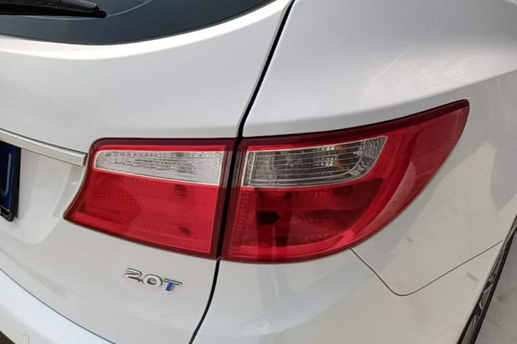 Used Hyundai Grand SantaFe 2015 2.0T 7-Seater Two-Wheel Drive Leading Edition Right Rear Taillight
