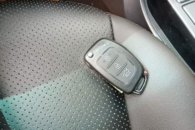 Used Hyundai Grand SantaFe 2015 2.0T 7-Seater Two-Wheel Drive Leading Edition Vehicle Key