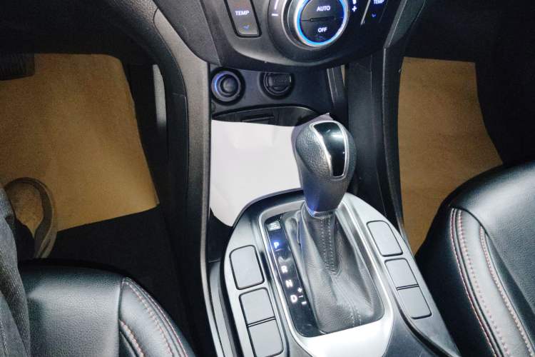 Used Hyundai Grand SantaFe 2016 2.0T 7-Seater Four-Wheel-Drive Leading Edition Gear Lever