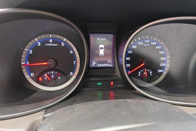 Used Hyundai Grand SantaFe 2016 2.0T 7-Seater Four-Wheel-Drive Leading Edition Odometer Close Up