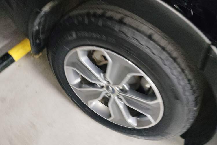 Used Hyundai Grand SantaFe 2016 2.0T 7-Seater Four-Wheel-Drive Leading Edition Right Rear Wheel Hub