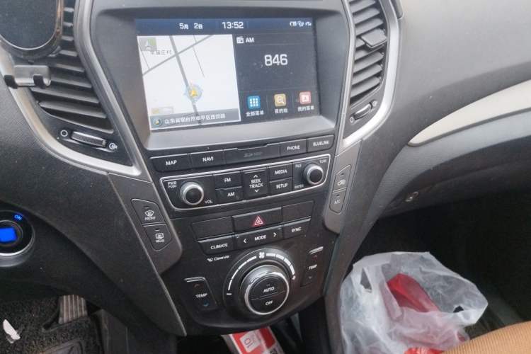 Used Hyundai Grand SantaFe 2017 2.0T 7-Seater Four-Wheel Drive Comfort Edition Audio And AC Panel