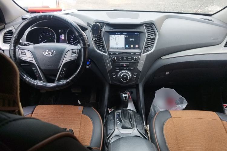 Used Hyundai Grand SantaFe 2017 2.0T 7-Seater Four-Wheel Drive Comfort Edition Center Console