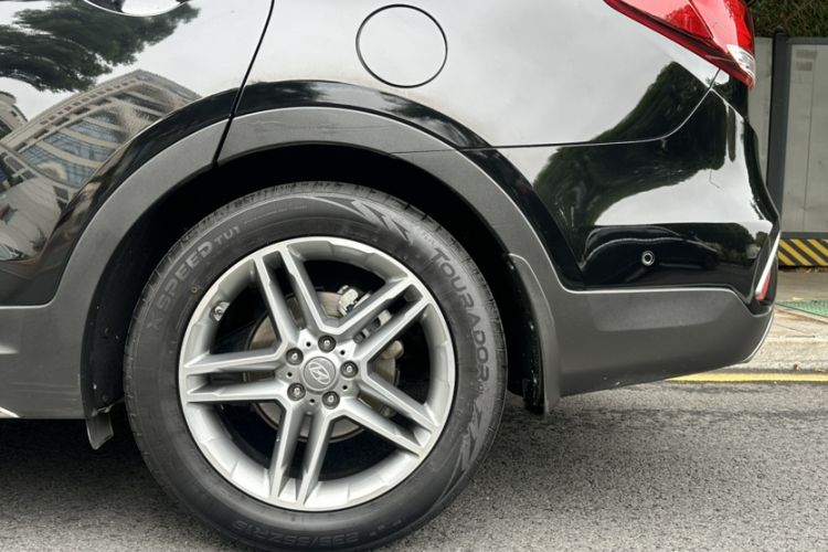 Used Hyundai Grand SantaFe 2017 3.0L 7-seat Four-Wheel-Drive Flagship Edition Exterior 5