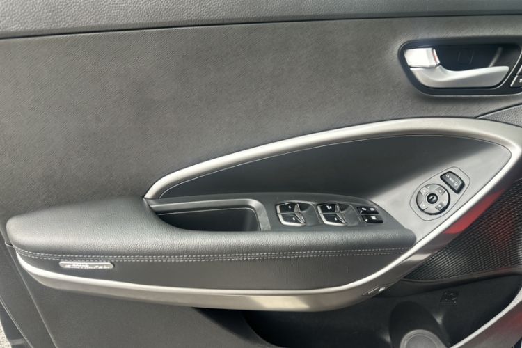 Used Hyundai Grand SantaFe 2017 3.0L 7-seat Four-Wheel-Drive Flagship Edition Interior 11