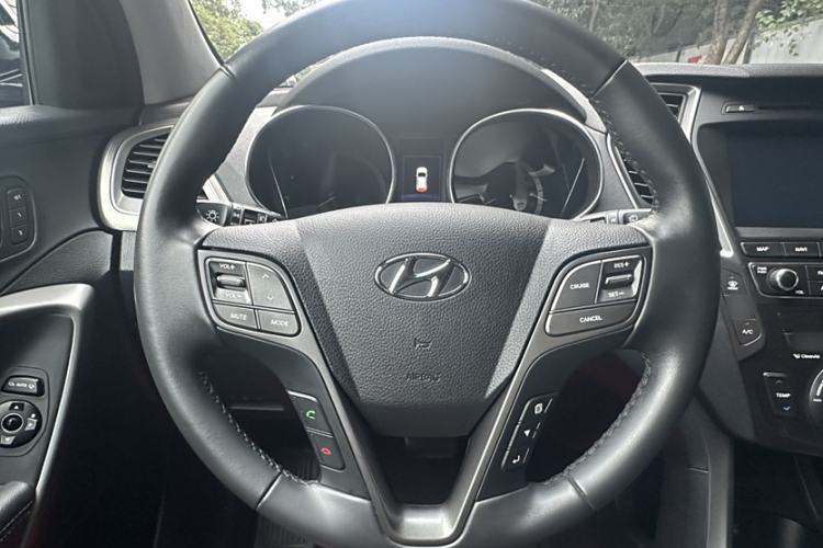 Used Hyundai Grand SantaFe 2017 3.0L 7-seat Four-Wheel-Drive Flagship Edition Interior 3