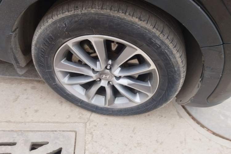 Used Hyundai Grand SantaFe 2017 2.0T 7-Seater Four-Wheel Drive Comfort Edition Right Front Wheel Hub