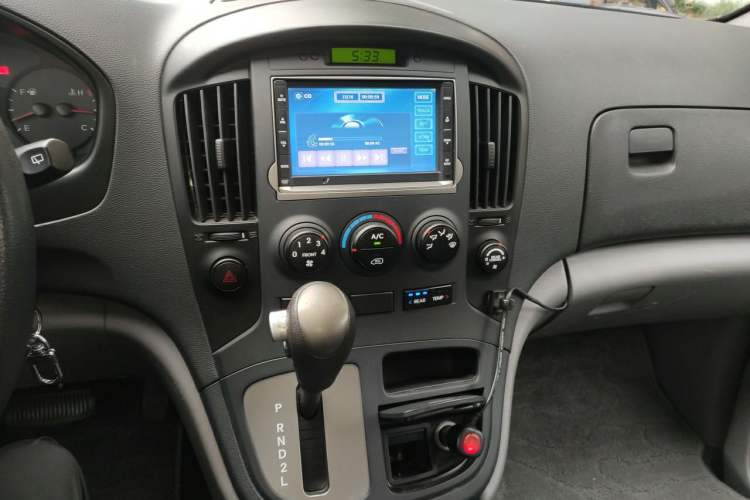 Used Hyundai H-1 Starex 2011 2.4L Comfort Edition Audio And AC Panel
