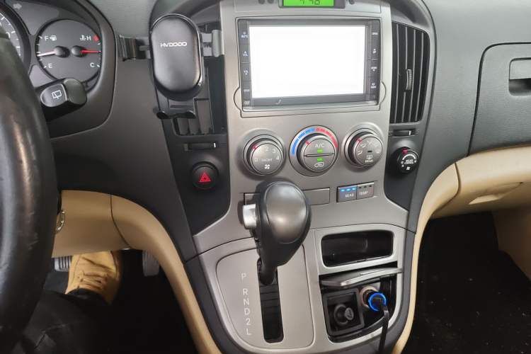 Used Hyundai H-1 Starex 2011 2.4L Luxury Edition Audio And AC Panel