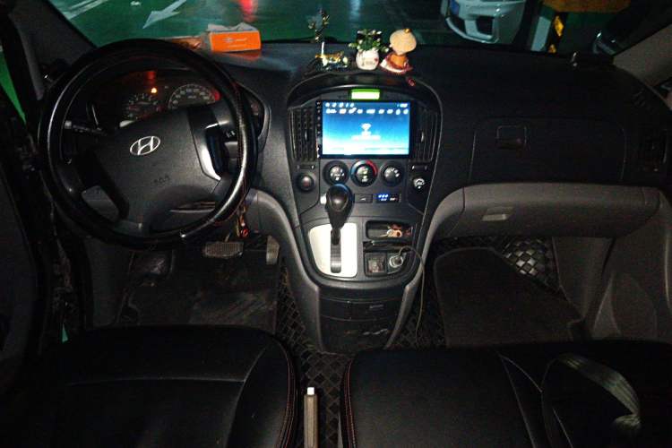 Used Hyundai H-1 Starex 2011 2.4L Comfort Edition Center Console