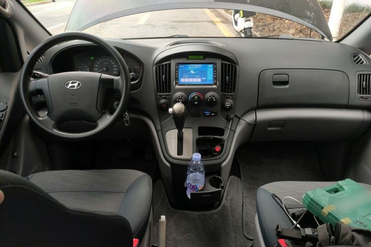 Used Hyundai H-1 Starex 2011 2.4L Comfort Edition Center Console